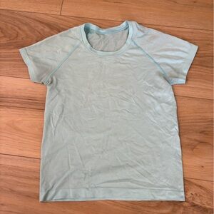 Lululemon icing blue swiftly tech shorts-sleeves shirt 2.0